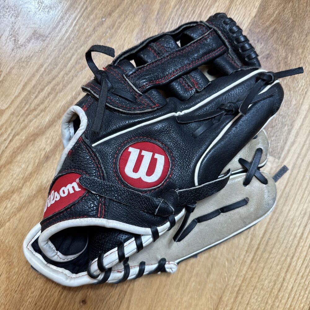 Wilson A450 Baseball Glove 11" A04RB2211 Youth Glove RHT Black & Red